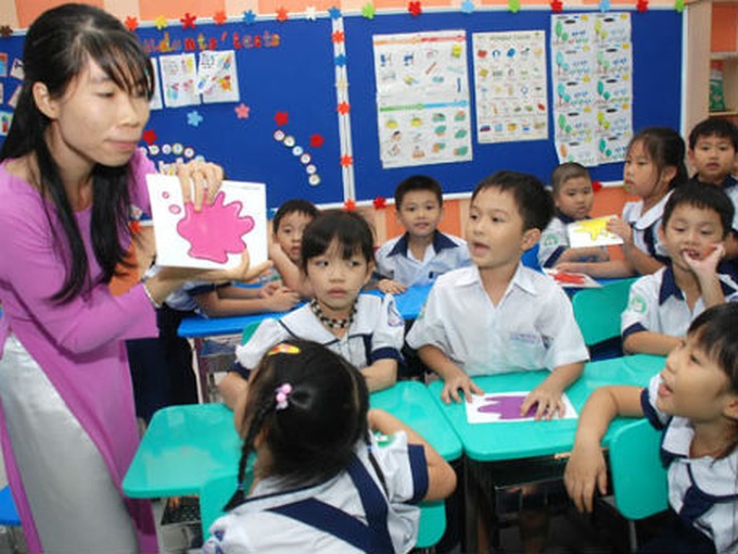 Teacher shortages hinder new English training programme - 1