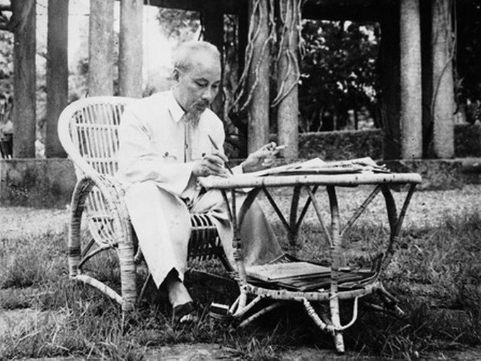 Exhibition highlights Uncle Ho’s life at Presidential Palace - 1 Exhibition highlights Uncle Ho’s life at Presidential Palace - 1