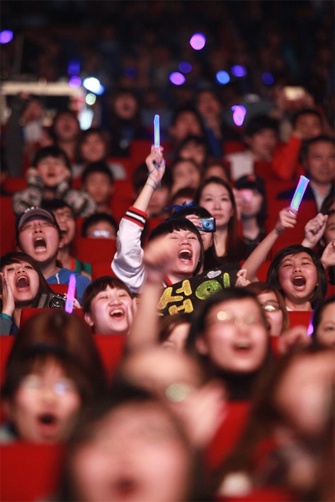 Korean stars play for adoring Vietnamese fans - 11 Korean stars play for adoring Vietnamese fans - 11