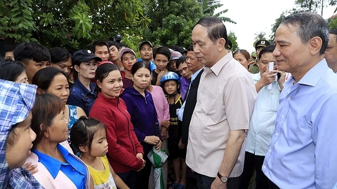 President Quang visits flood-hit region in aftermath of Damrey - 1