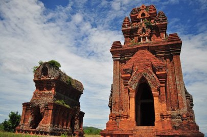 Evidence of time and Cham culture at Banh It towers - 1 Evidence of time and Cham culture at Banh It towers - 1