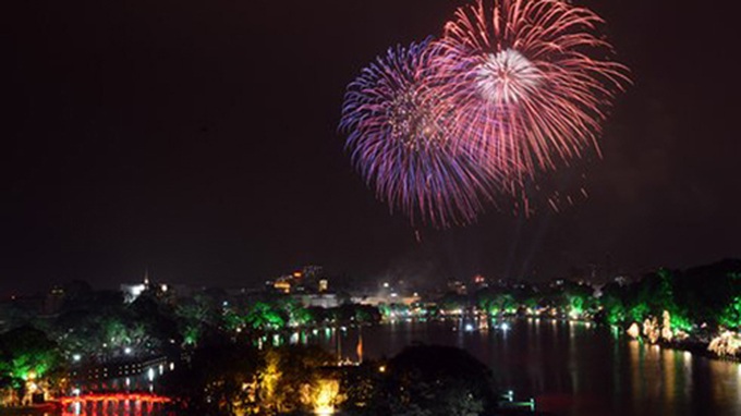 Fireworks display to mark Hanoi’s 60th Liberation Day - 1