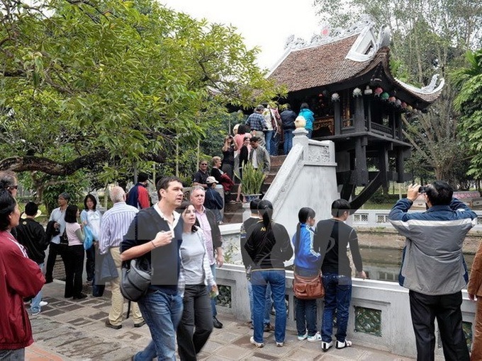 Hanoi’s six-month tourism rakes in 1.54 billion USD - 1