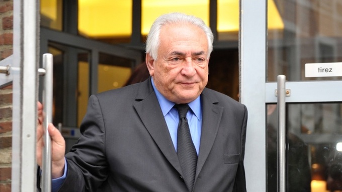 Prostitutes drop allegations against Strauss-Kahn in pimping trial - 1 Prostitutes drop allegations against Strauss-Kahn in pimping trial - 1