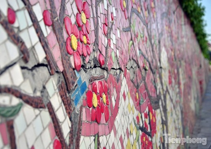 Hanoi record-breaking mosaic seriously deteriorating - 5 Hanoi record-breaking mosaic seriously deteriorating - 5