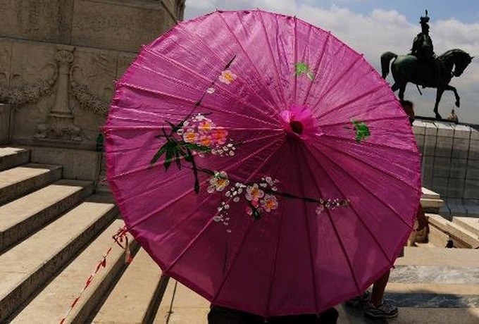 No nose-picking: China chides its 'unruly' tourists - 1 No nose-picking: China chides its 'unruly' tourists - 1