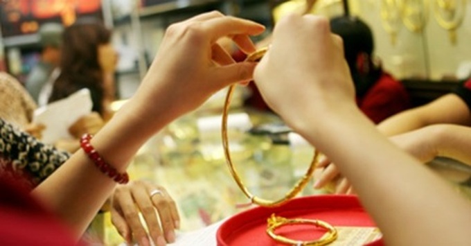 Finance ministry imposes new gold tax - 1