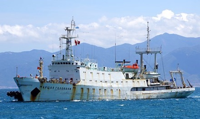 Russia’s hydrographic vessel docks at Cam Ranh port - 1