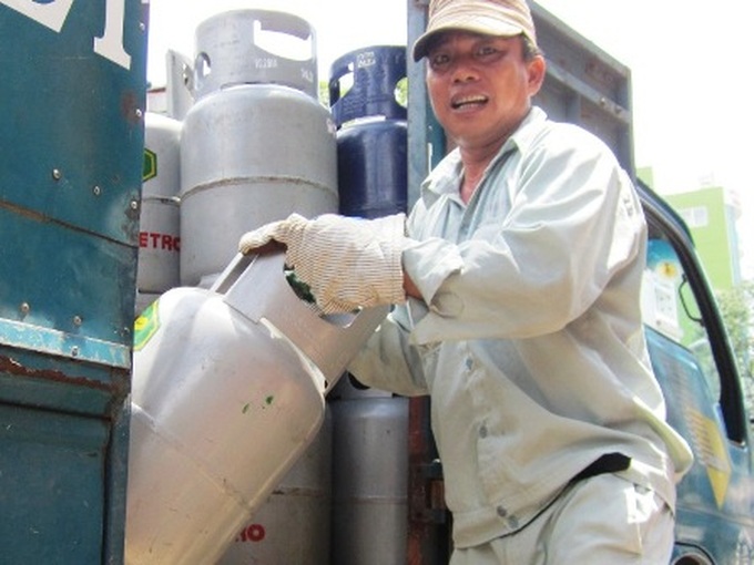 Gas prices fall after several hikes - 1 Gas prices fall after several hikes - 1