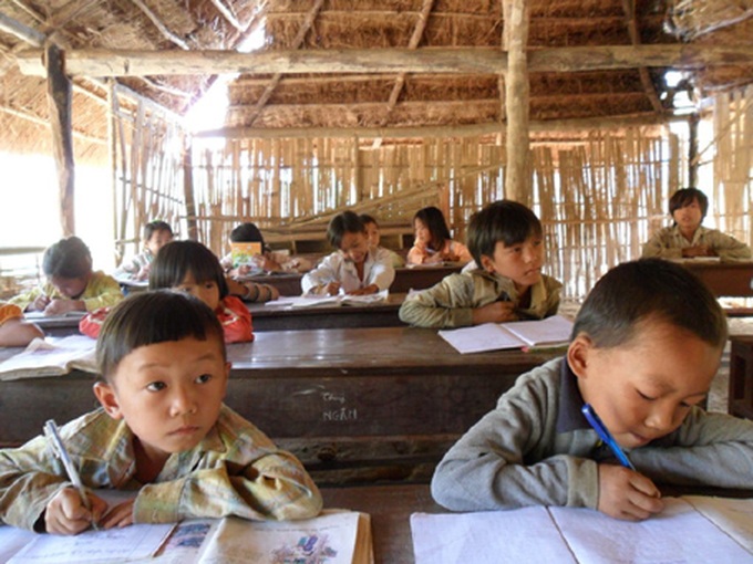 Outstanding ethnic minority students honoured - 1 Outstanding ethnic minority students honoured - 1