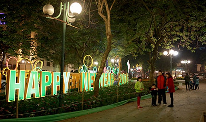 Firework performances welcome the Year of the Monkey - 1