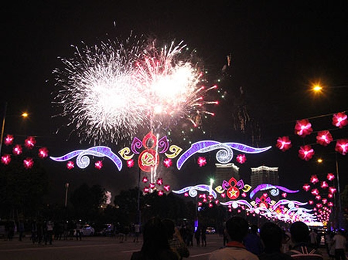 Firework performances welcome the Year of the Monkey - 10
