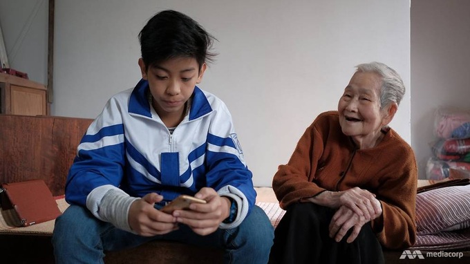 At 97, this Vietnamese grandma has mastered the Internet - 1