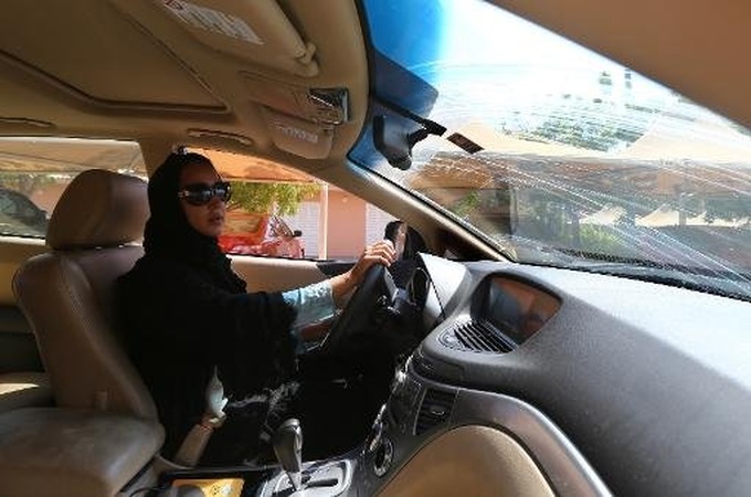 Saudi warns women against defying driving ban - 1