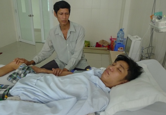 Poor, ailing family in Soc Trang Province calls for help - 1