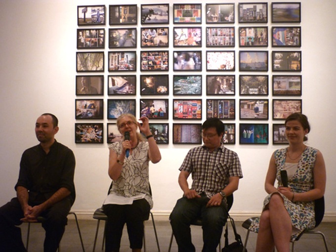 Hanoi’s alleys spotlighted in photo exhibition - 2 Hanoi’s alleys spotlighted in photo exhibition - 2