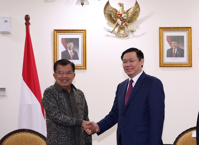 VN, Indonesia vow to deepen ties amid profound changes in region - 1
