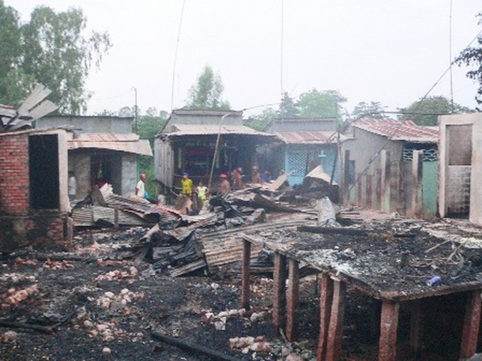 Fire destroys 78 houses in An Giang - 3