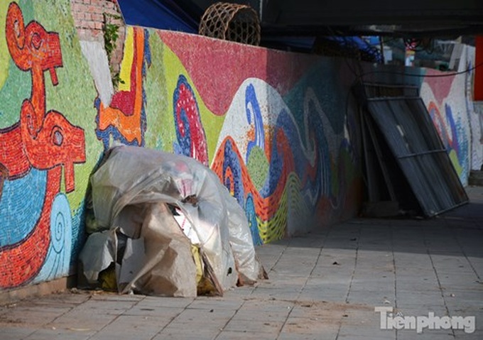 Hanoi record-breaking mosaic seriously deteriorating - 10 Hanoi record-breaking mosaic seriously deteriorating - 10