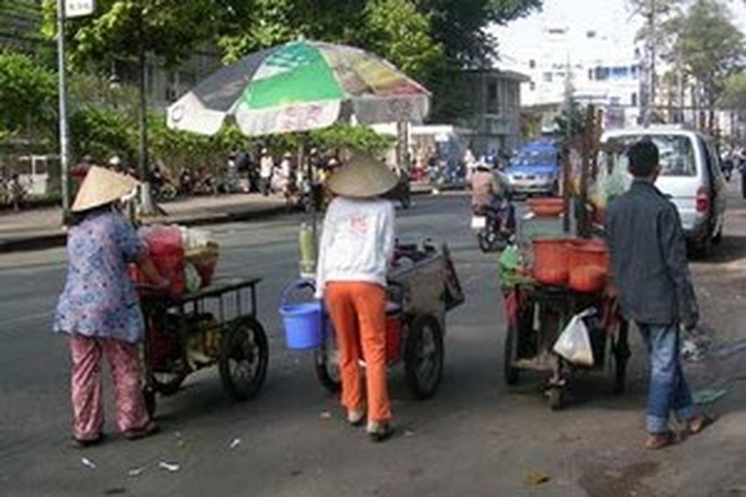 HCM City leads in poverty reduction - 1