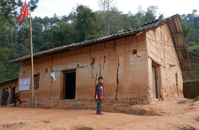 Temporary classrooms for poor students in Ha Giang Province - 1