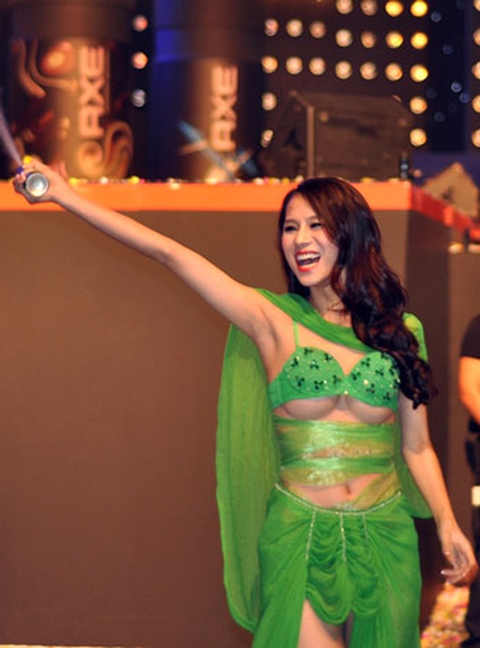 Model receives stiff fine for costume mishap - 2 Model receives stiff fine for costume mishap - 2
