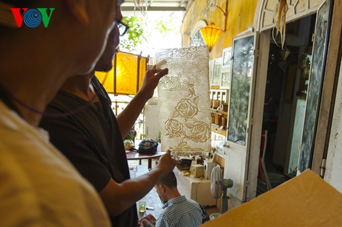 Hue artist revives art of making bamboo paper - 9