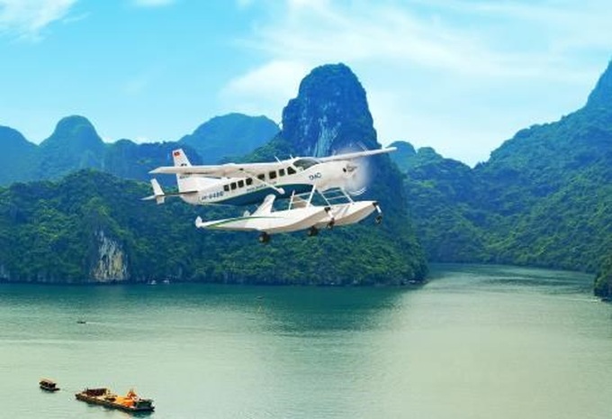 Seaplane tours to Ha Long serve 3,500 passengers in a year - 1