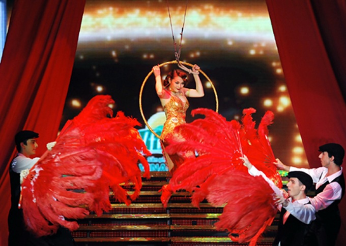 Minh Hang impresses with Chicago theme dance - 1 Minh Hang impresses with Chicago theme dance - 1