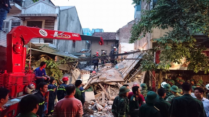 Four-storey building collapsed in Hanoi, two killed - 1
