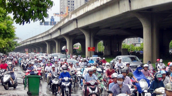 Hanoi considers city centre motorbike ban - 1