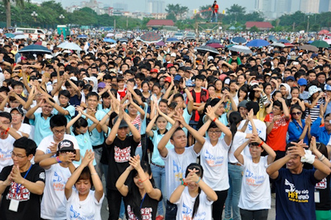 Community dance performance sets a record for Vietnam - 1