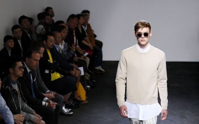 Asian designers centre stage at Paris fashion - 1