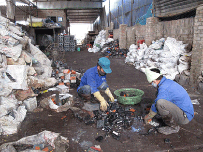 Hung Yen to tackle lead poisoning in village - 1