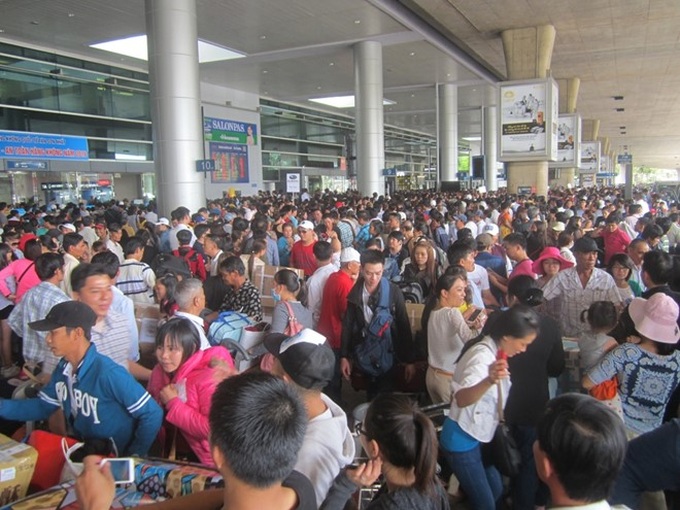 Tan Son Nhat Airport in chaos due to massive Tet migration - 1 Tan Son Nhat Airport in chaos due to massive Tet migration - 1