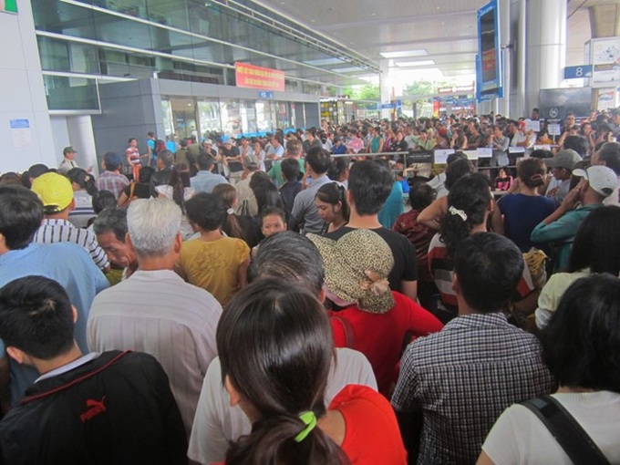 Tan Son Nhat Airport in chaos due to massive Tet migration - 3 Tan Son Nhat Airport in chaos due to massive Tet migration - 3