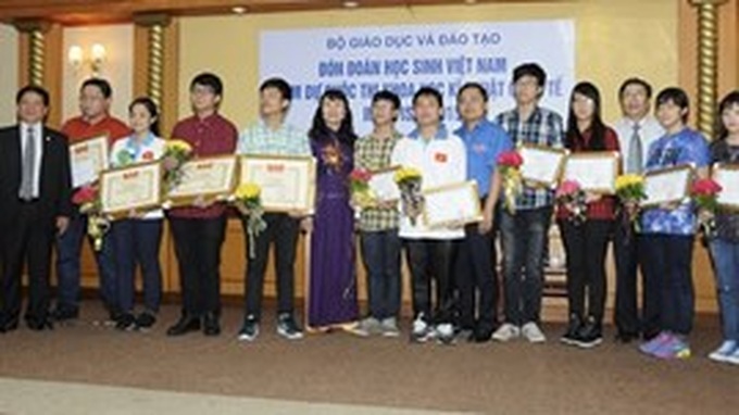 MoET honours Intel ISEF 2015 winners - 1