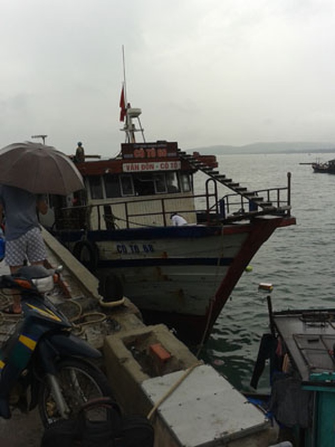 Tourists get stuck on Co To Island - 2 Tourists get stuck on Co To Island - 2