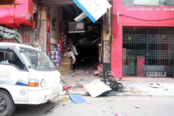 Bomb attack on Hanoi gold shop - 2