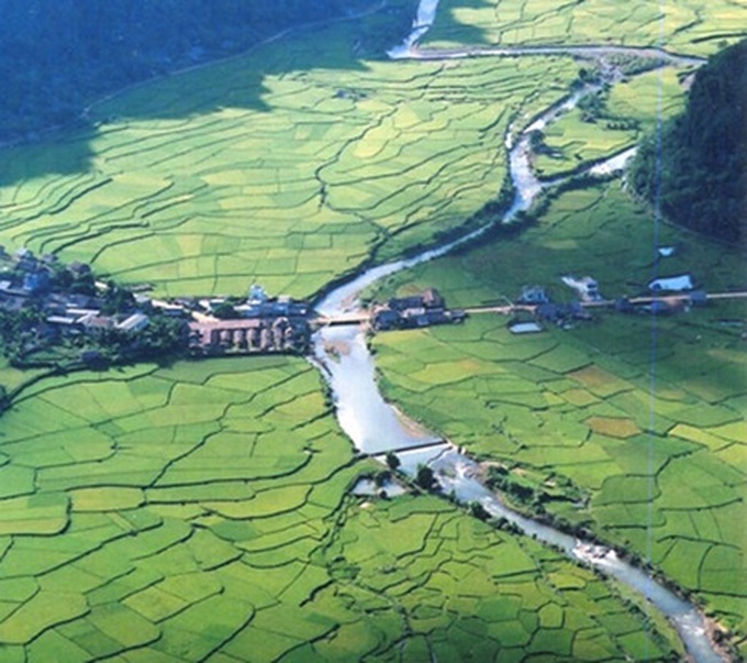 Explore one of Vietnam's most special waterfalls in Thanh Hoa - 1