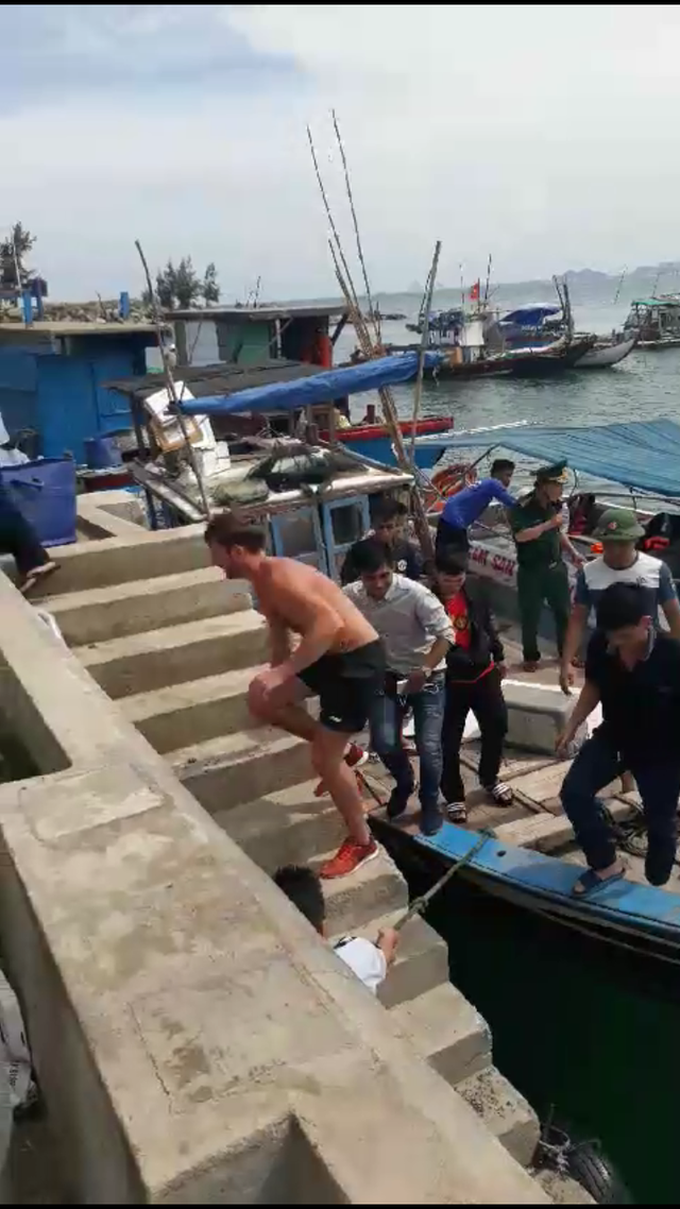 British tourist rescued after getting lost on Danang peninsula - 1