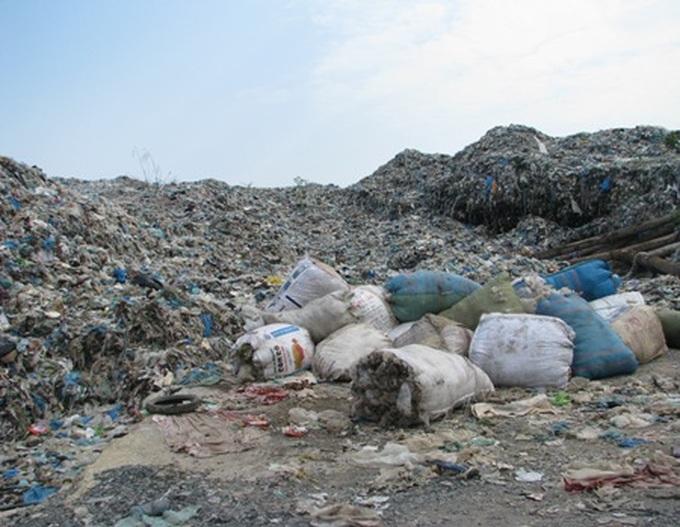 Untreated waste piles up at landfill - 4