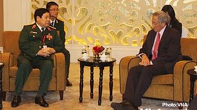 Vietnamese delegation busy on sidelines of Shangri-La Dialogue - 1 Vietnamese delegation busy on sidelines of Shangri-La Dialogue - 1