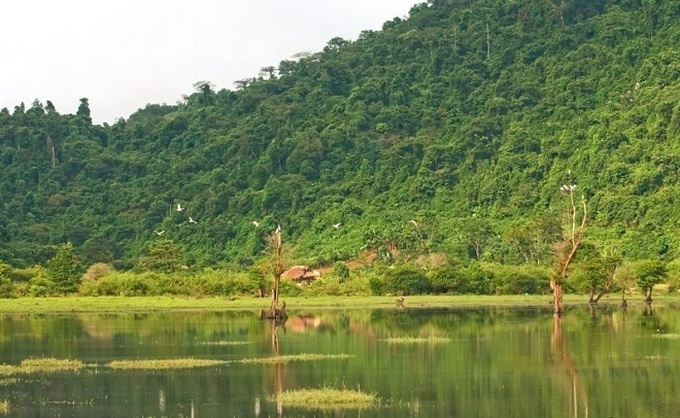 Charming beauty of Noong Lake in Ha Giang - 3