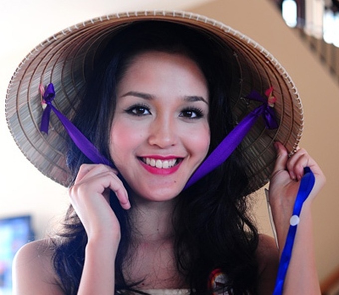 Hoang Anh to compete for Miss Earth 2012 title - 1 Hoang Anh to compete for Miss Earth 2012 title - 1