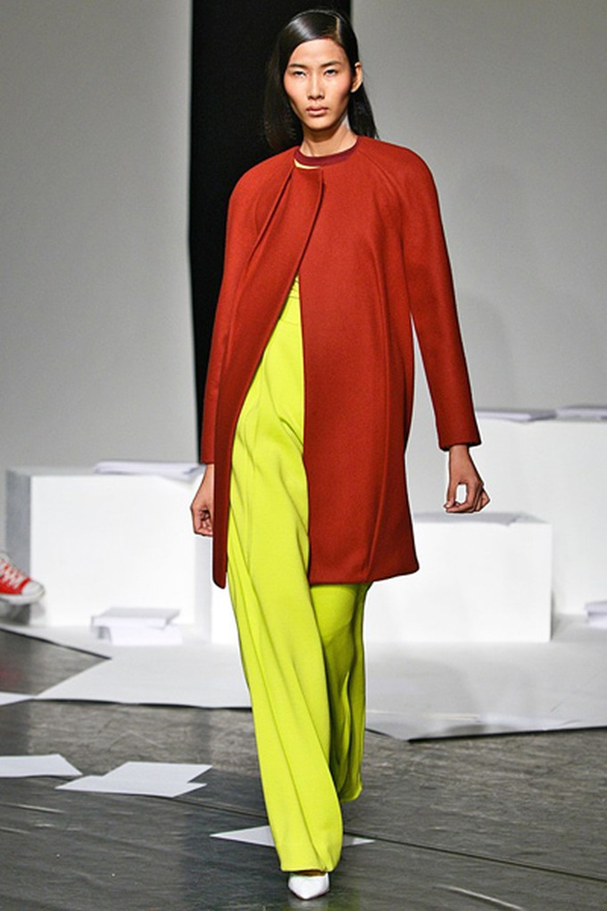 Vietnamese model makes debut appearance on Vogue UK - 2 Vietnamese model makes debut appearance on Vogue UK - 2