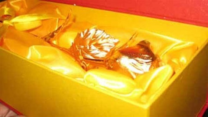 Gold-plated roses and imported flowers sell well on Valentine's Day - 1