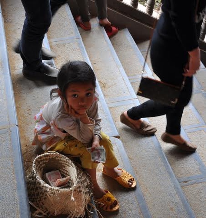 Fortune-tellers, beggars harass visitors at festivals - 3