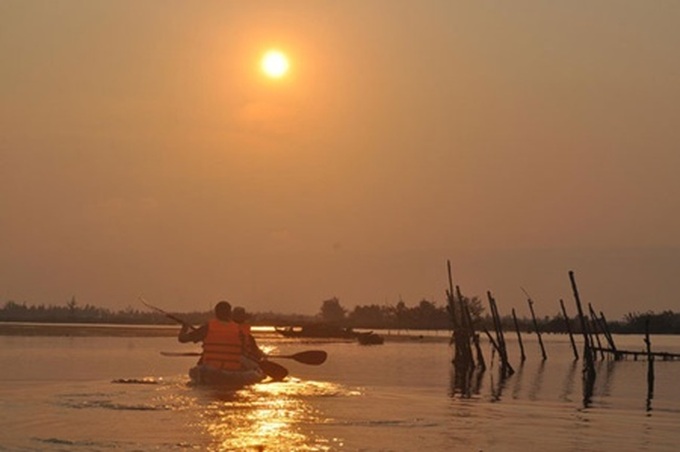 Sunset cruise sheds different light on magical Hoi An - 2 Sunset cruise sheds different light on magical Hoi An - 2