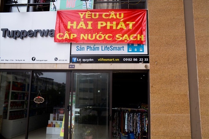 Thousands in Hanoi struggle with contaminated water - 1 Thousands in Hanoi struggle with contaminated water - 1